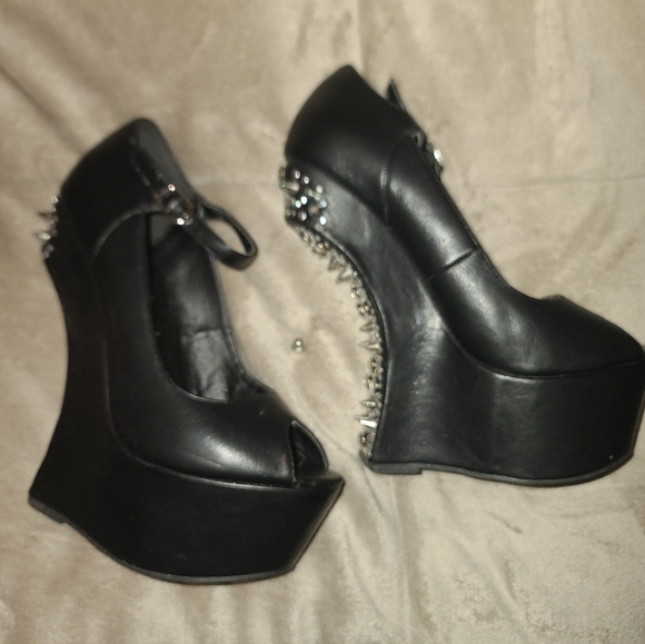 Privileged spiked platform heels - Picture 3 of 5